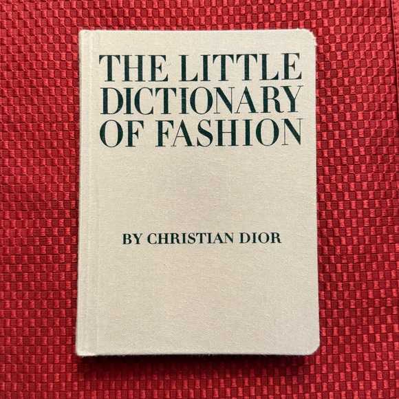 Fashion Books - Picture 2 of 10